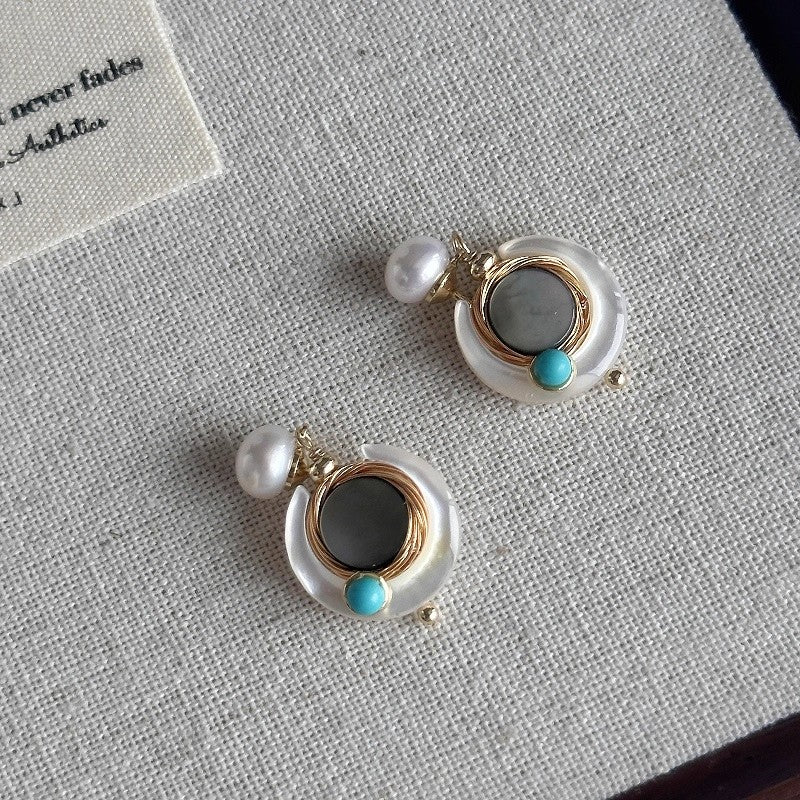 French style fashion pearl earrings with a high-end feel.