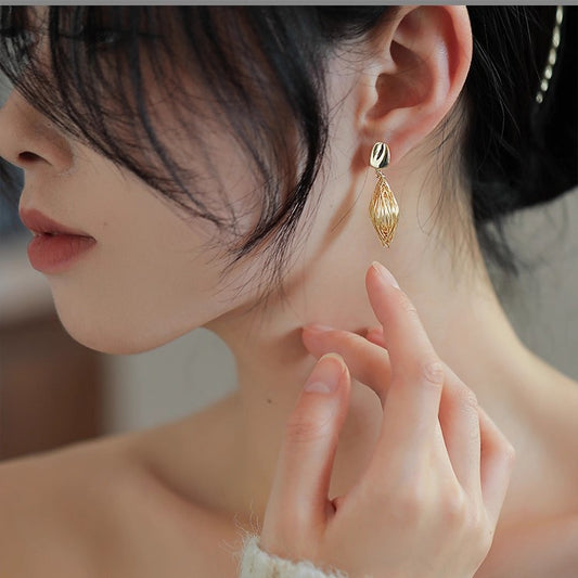 Natural freshwater pearl pendant earrings